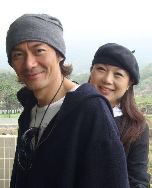 tvb最红的男星江华不忠诚,联合妻子手撕邓萃雯,如今过成了这样_角色