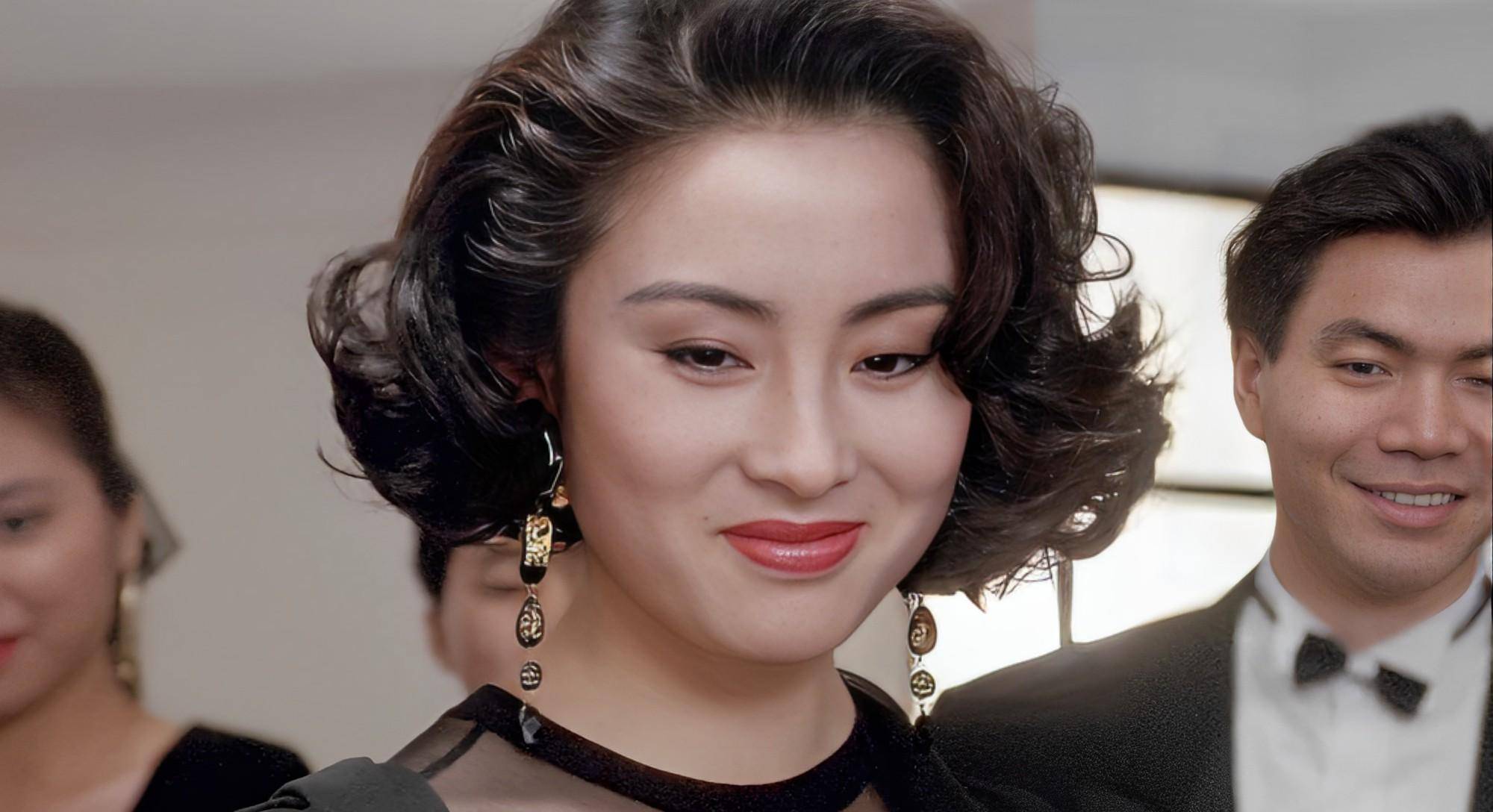 54岁的张敏和网红男友高调现身!