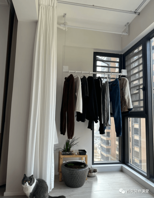 别人阳台晾衣服,客厅却看不到?_情况_袜子_案例