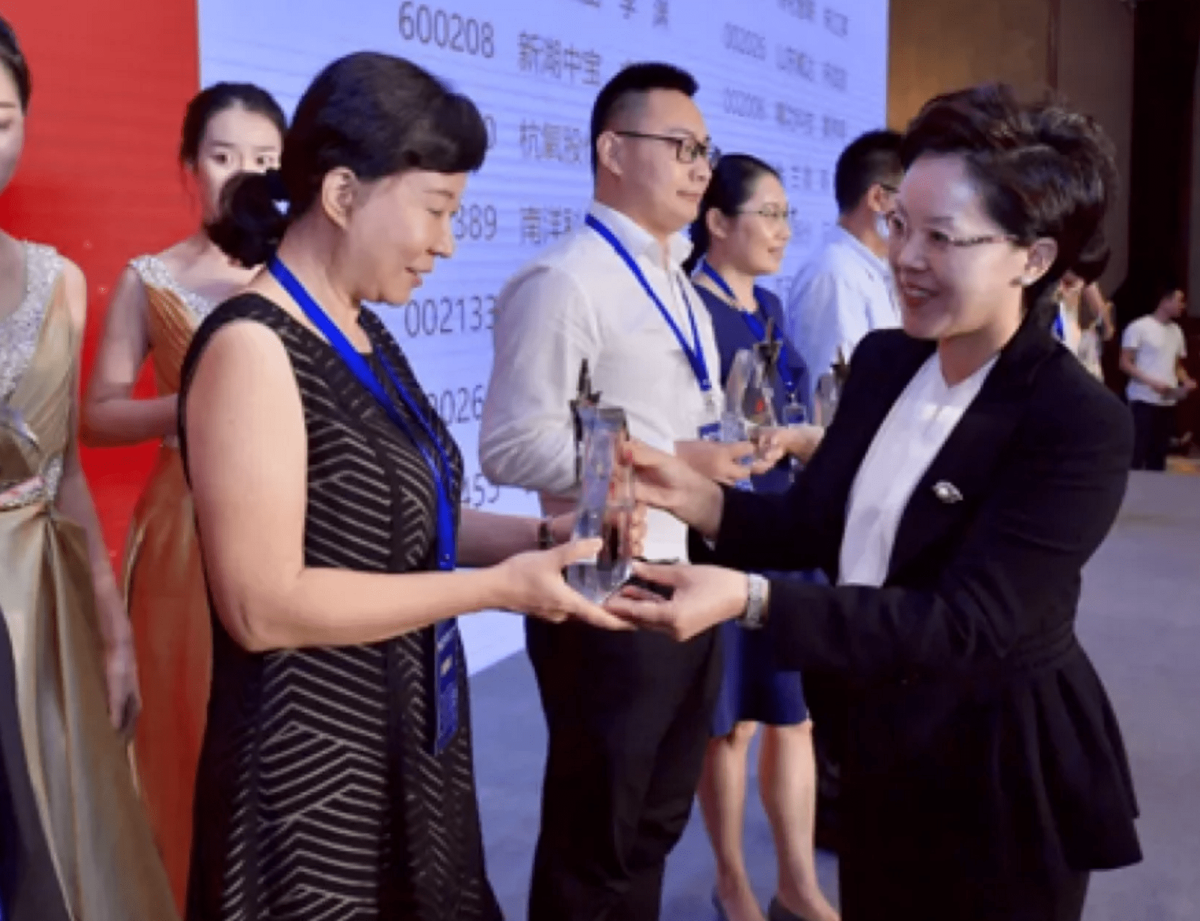 山东淄博"女黑马":创业8年即a股ipo,年入81.09亿_蓝帆_刘文静_医疗