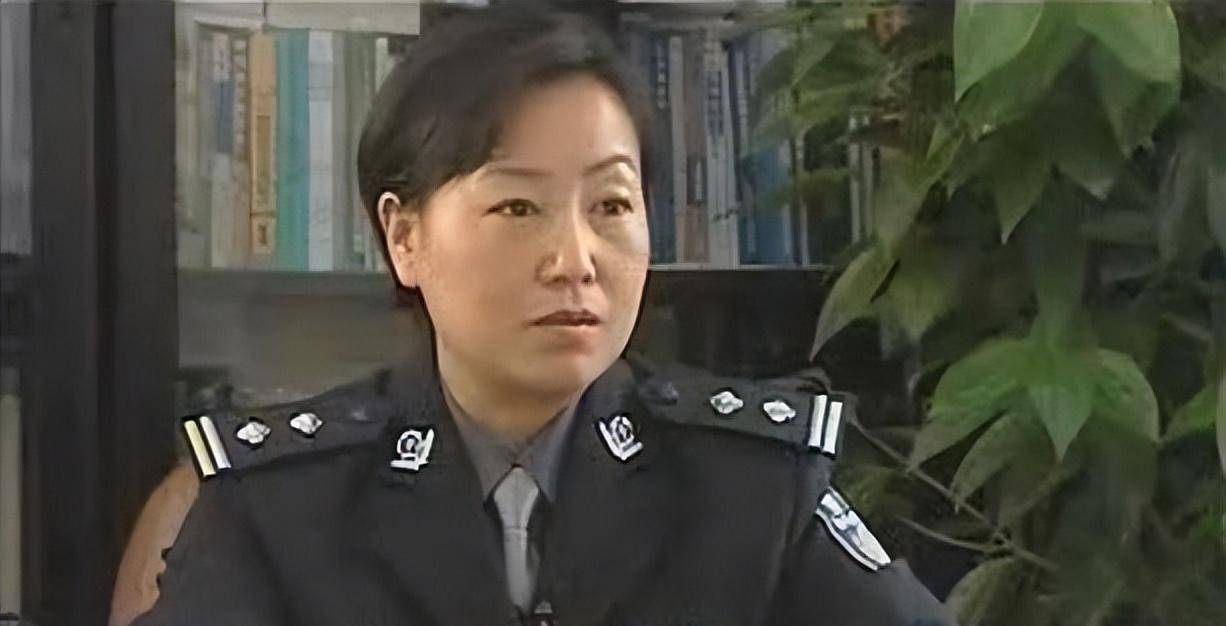 2001年,河南涉黑大佬嚣张闯警局挑衅,任长霞桌子一拍:直接拿下_登封市