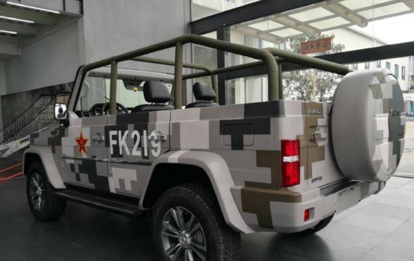 "阅兵版"北汽硬派越野车到店,数码迷彩配敞篷!