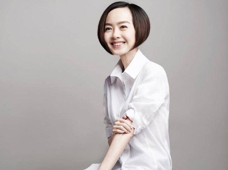 比采访者更容易流泪,如果何炅转型做专访,能不能打败鲁豫?