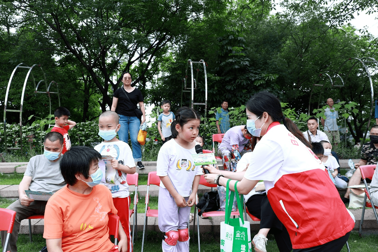 月讓白雲區未成年人保護宣傳教育基地,白雲兒童公園充滿節日的喜慶