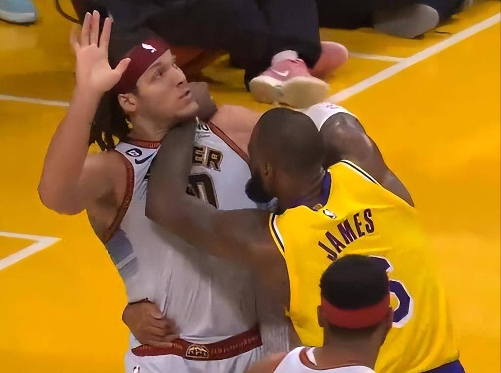 西决g4,詹姆斯锁喉戈登说了什么?对话破译,原来是戈登先说脏话