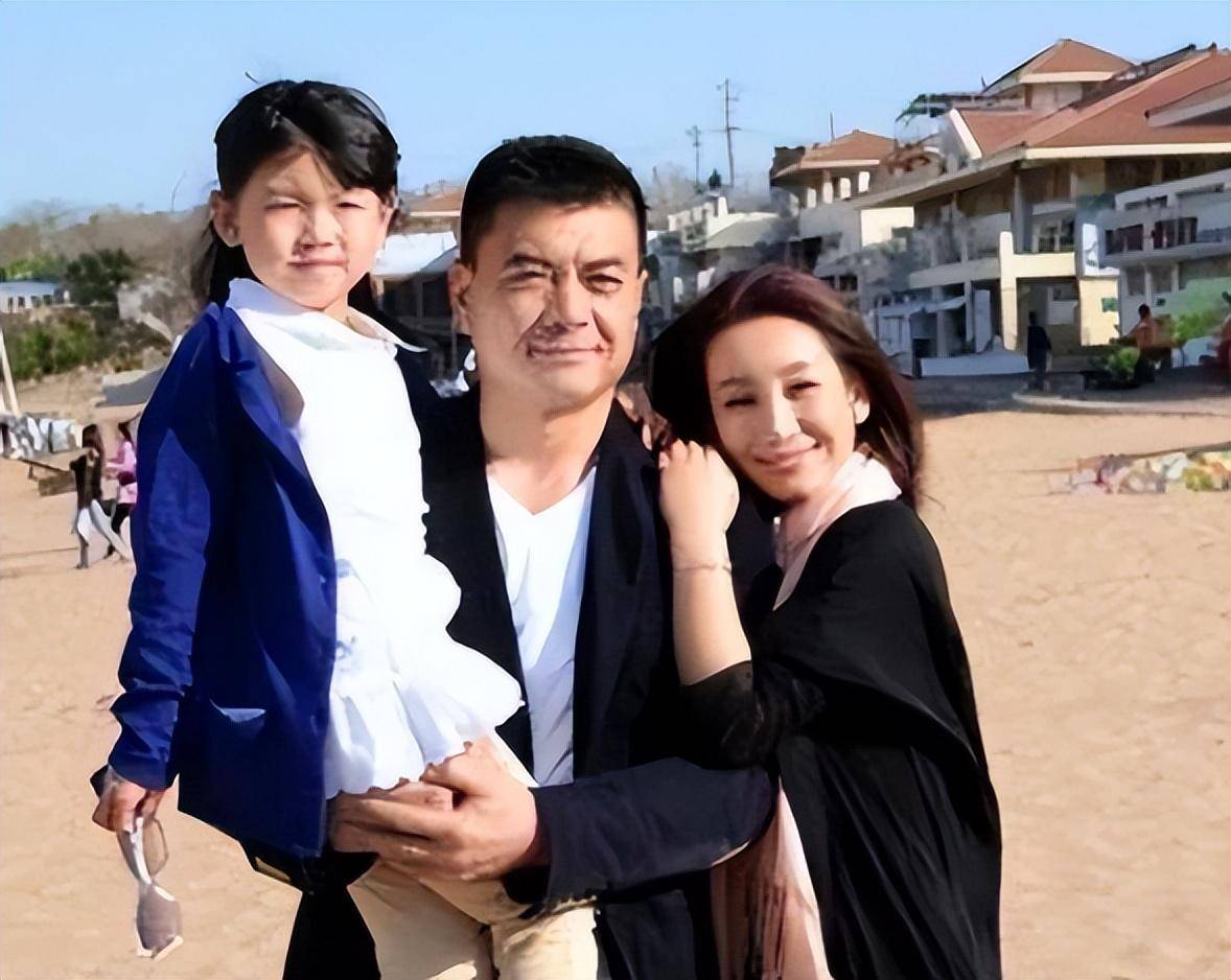 一样是王新军的基因,前妻的儿子和后妻的儿子一对比,明显有差别_唐静