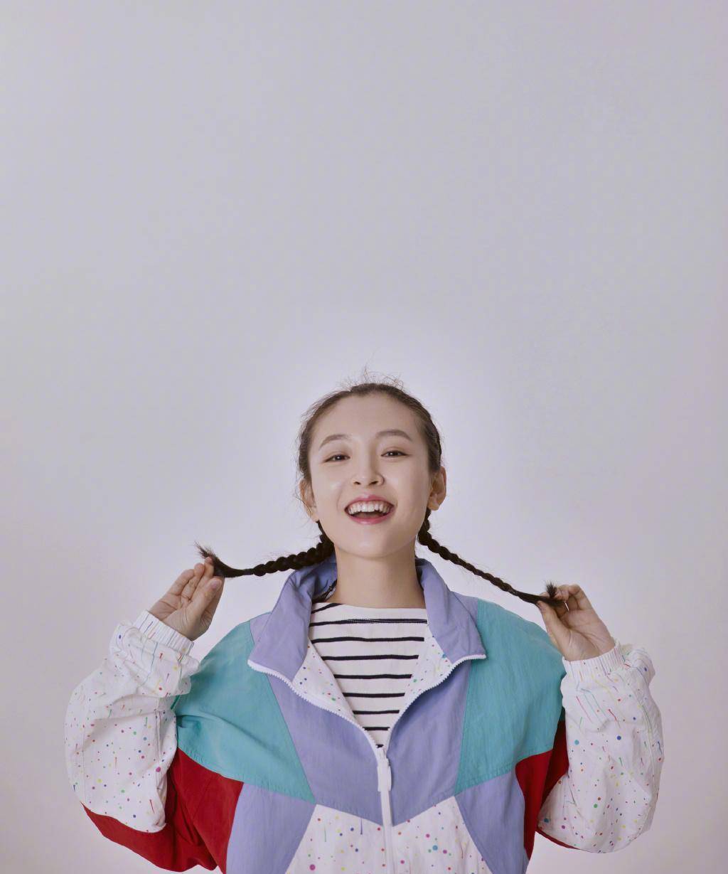 吴倩分享写真庆祝自己29岁生日快乐,吊带纱裙十分时尚_事业_少女_上升