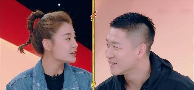 曹云金不让老婆管钱,当众抱怨家里大开销都是他出,唐菀当场翻脸_颖儿