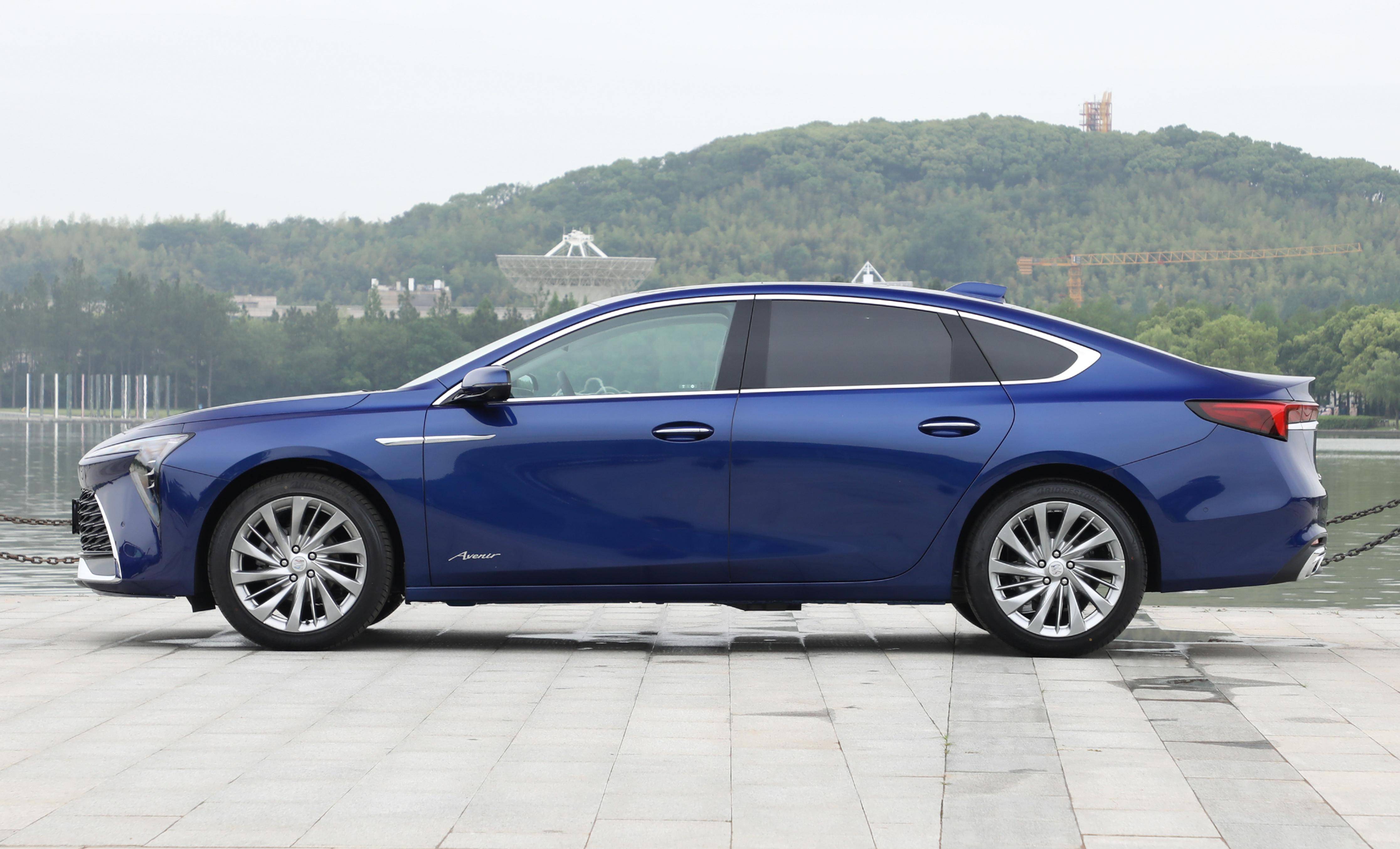 新款别克君越上市,搭载48v轻混系统,起售价17.99万元