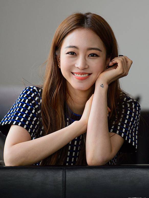 国外女星韩艺瑟晒相差十岁男友,却被爆曾是"牛郎"_演艺圈_生活_网友