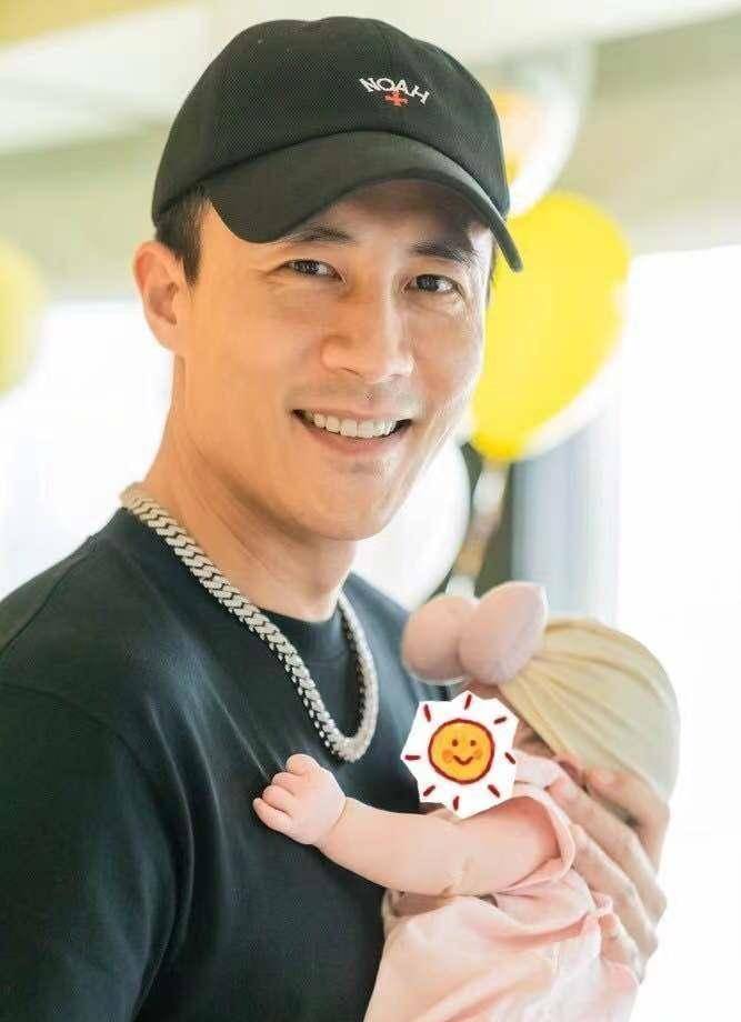 曾爱过10个小辣妹,"多情公子"杜淳,39岁升级当爸,喜得千金_王灿_女