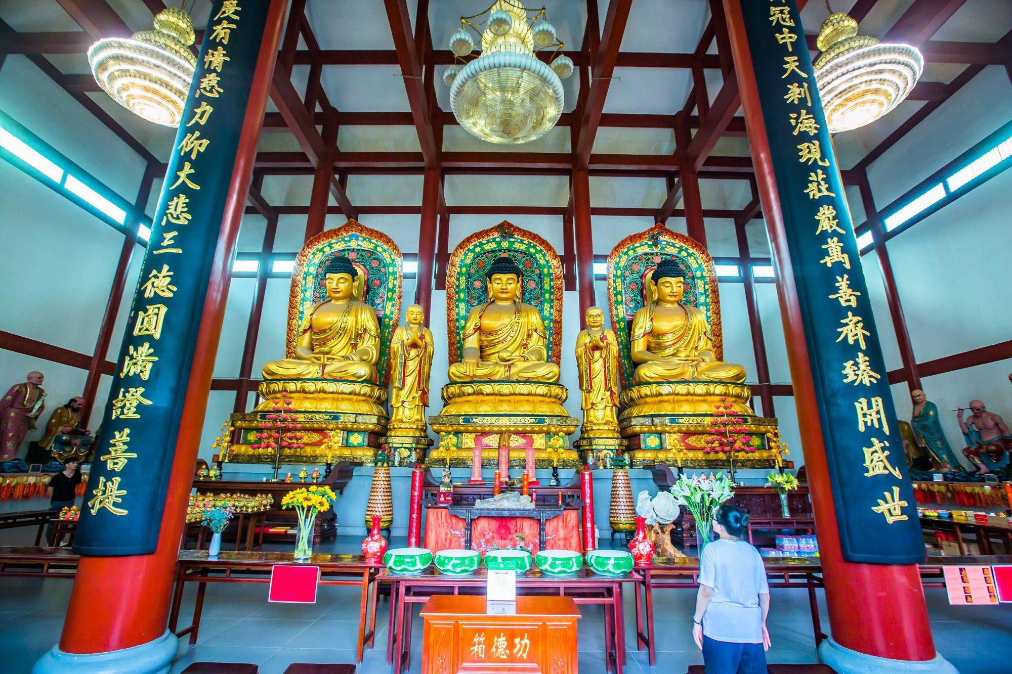 北海冠头岭普度寺,藏在闹市却坐拥安静,众多游客前来许愿祈福_寺庙