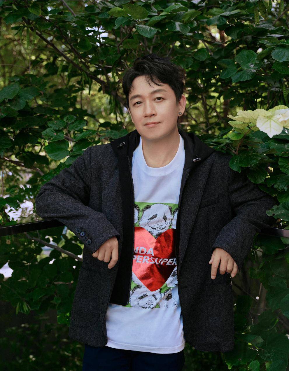 48岁潘粤明近照曝光,分手10年,他终于活成前妻配不上的样子_董洁_爱情