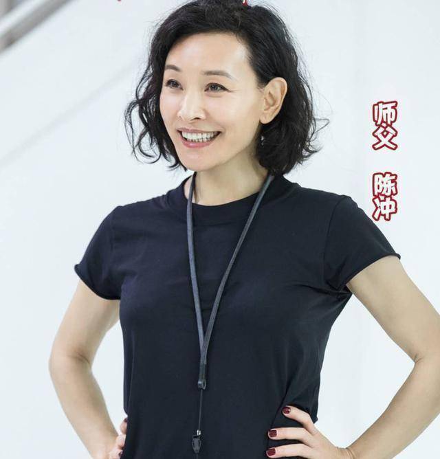 陈冲发文庆祝大女儿哈佛毕业,当初被她弃养的双胞胎有人想起吗?