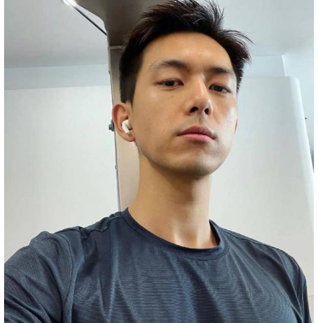 当男星素颜时:易烊千玺男人味十足,张艺兴你是认真的?_化妆_状态_什么