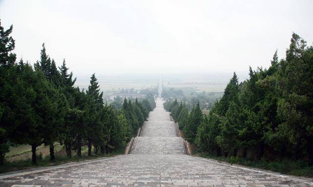 乾陵的墓道口实景图图片