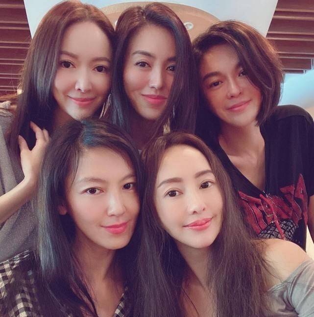 陈若仪侯佩岑李靓蕾关颖众美同框,自称"十全十美妈妈团"超自信_江佩蓉