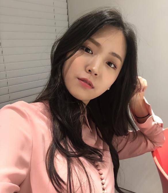 甜美容颜清纯风,网友心目中的女友系正妹_金芝恩_闵智恩_发型