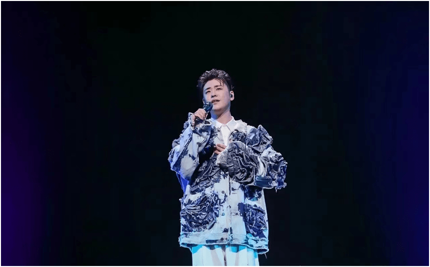 惊艳!张云雷开演唱会爆火,满坑满谷,座无虚席_相声_哥哥_南京