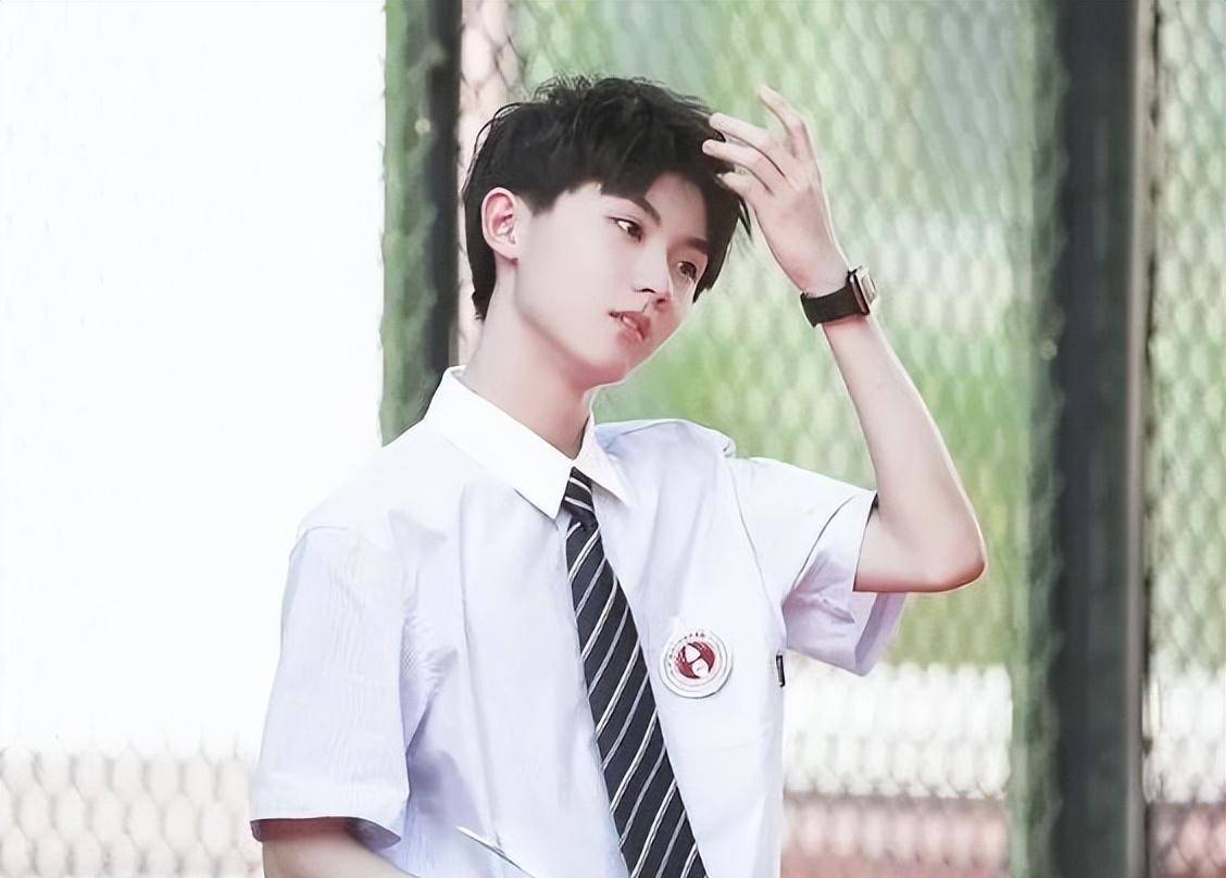 作为19岁最后一个solo舞台,只能说惊喜太大了,回望这一路,嘉祺真的