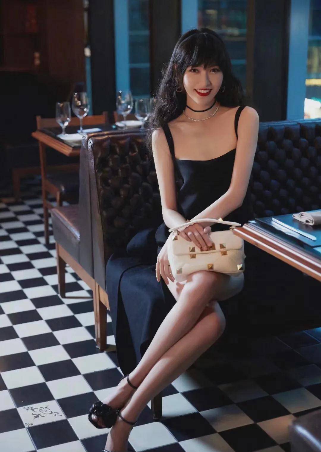 姚晨14岁面试北舞,只跳了一段天鹅舞就被录取,舞蹈老师赞不绝口_唐嫣