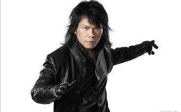 伍佰:与大5岁妻子罕见同框,两人相恋30年坚持不生娃_事业_陈文佩_感情