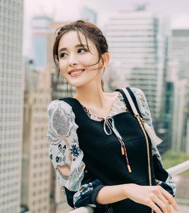 拥有"巴掌小脸"的19位女星:赵丽颖没啥,邱淑贞是真的服气!