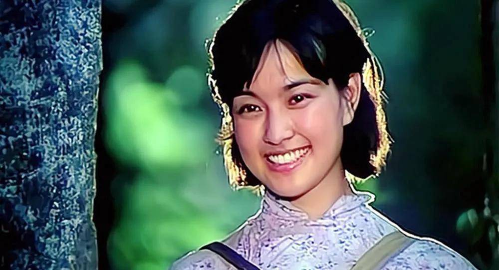 《南海长城》中任女主角,这部电影也是刘晓庆参演的第一部电影