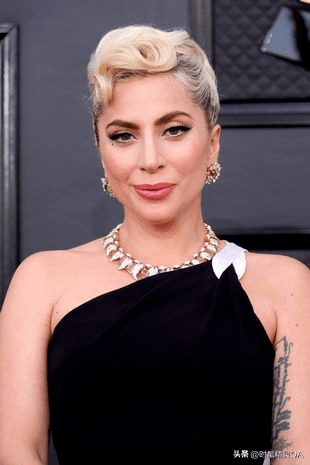 lady gaga最新视频难认出,瘦到肩骨突出,马甲线清晰回头率高_宣传_ice