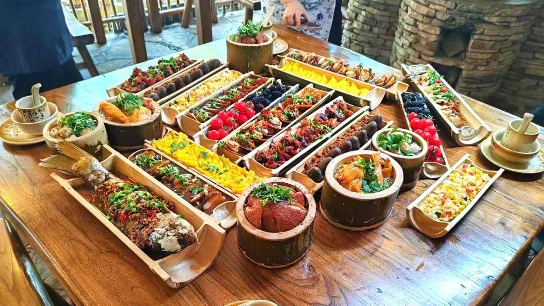 竹泉村的竹筒宴_竹子_道菜_入口