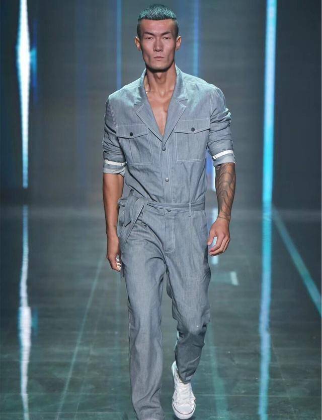 从知名男模到银幕硬汉,这位肌肉型男,实力证明阳刚的男人:真帅_王雨