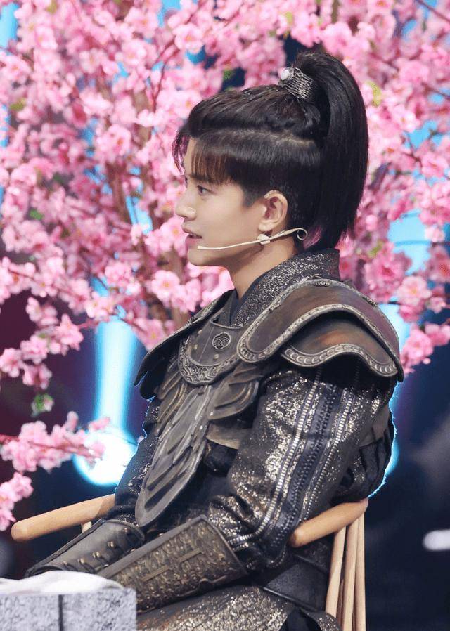 从机场地勤到万众瞩目的明星蜕变之路,任嘉伦靠的不只是运气而已_工作