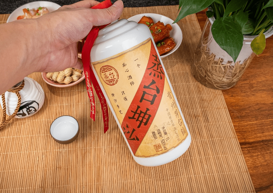 一男子穿着简朴去吃席,谁料遭来宾嘲笑,随礼后"举止"惊讶全场_李宏