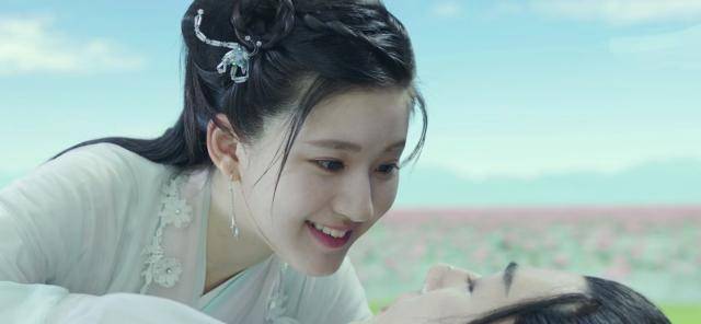 原创            春花秋月：春花和哥哥在花田拥吻，二人玩真心话大冒险，惩罚甜蜜-春花和秋月亲吻是第几集