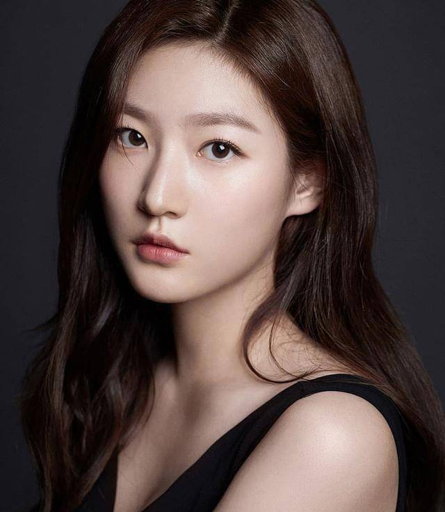 不过金赛纶在解约之后被爆料签了金秀贤的公司,应该会慢慢活跃起来的