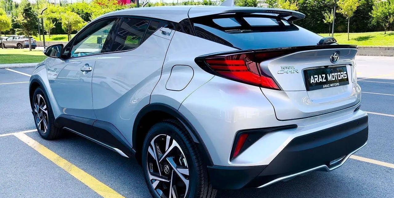 最帅丰田chr终于到店了,油耗5升仅11.