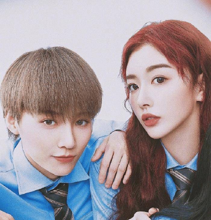 都说刘雨昕孔雪儿关系不和,看到两人拍毕业照互动,甜到"漏汁"_训练