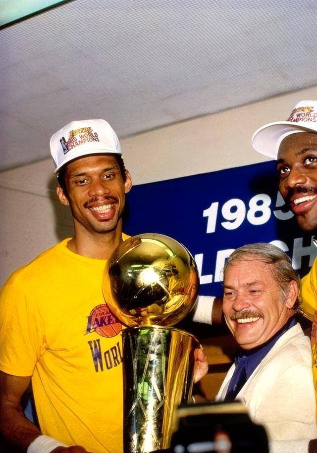 约翰逊_贾巴尔_湖人