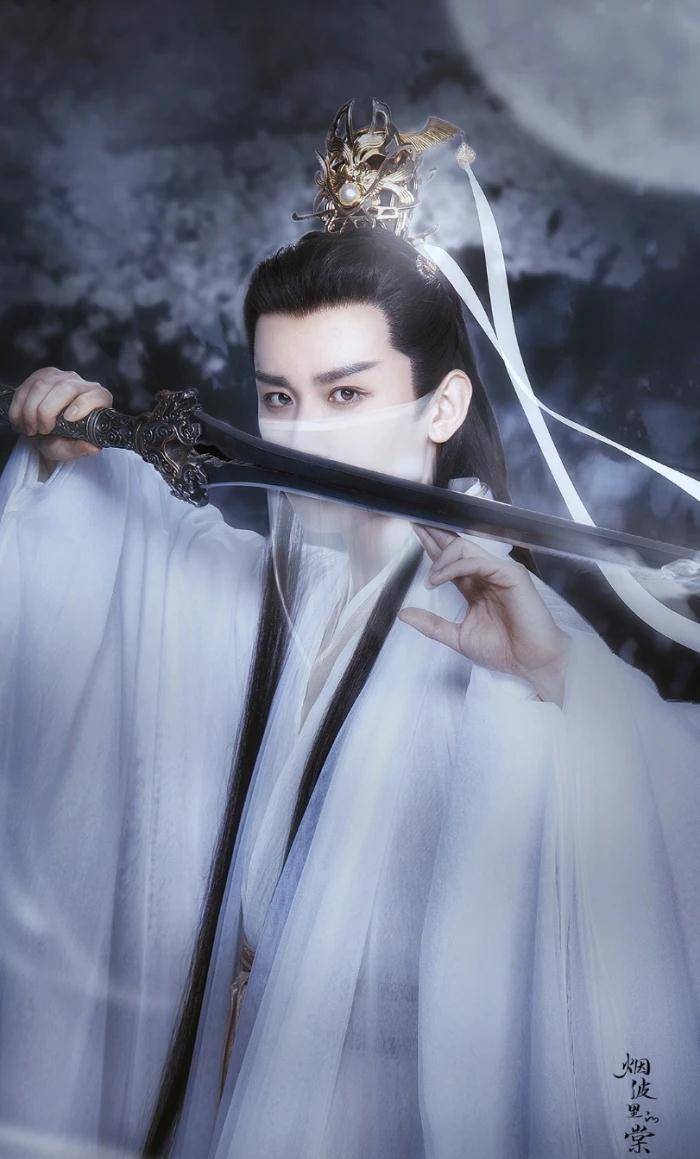 都是白发男神,《山河令》龚俊魅,《琉璃》刘学义傲,他却惹人怜_成毅