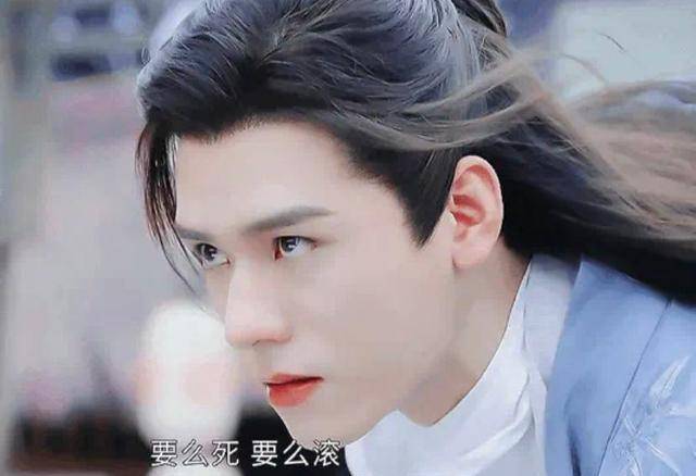 比如在看到阿絮受伤时对敌人说"要么死,要么滚"这句台词时的表情,眼神