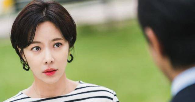 韩剧女神黄静茵离婚后首度露面,消瘦不少但笑容灿烂很坚强_事业_生活