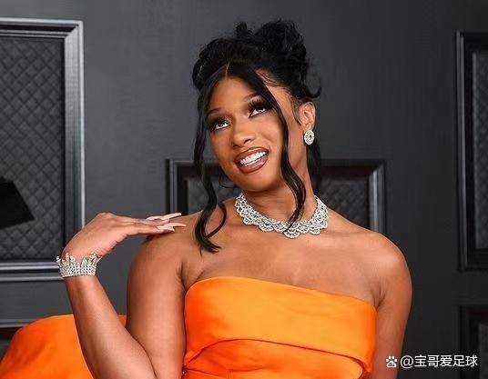 劳塔罗婚礼曝光卢卡库新女友,魔鬼身材大歌星,粉丝数量碾压全场_梅根