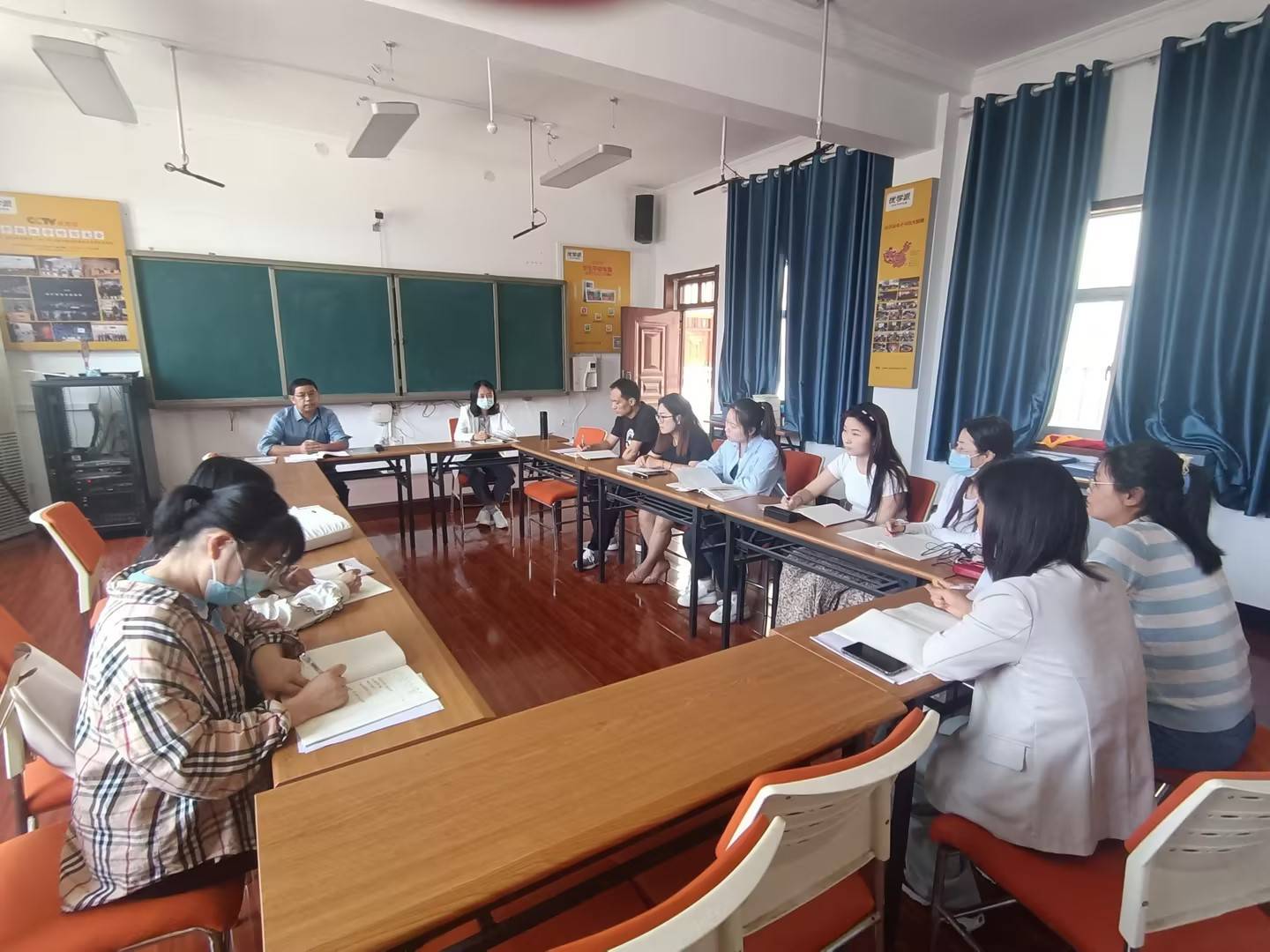 濮阳市教研室道德与法治教研员刘进老师到市第三中学观摩指导_教学