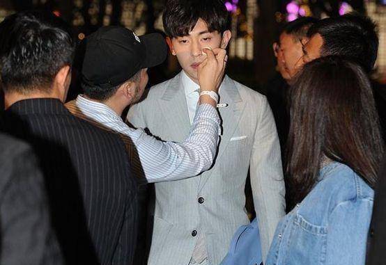 邓伦名气越来越高,新剧和她搭档,网友不满:某女星不要拖他后腿_杨颖