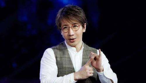 当年很火的魔术大师刘谦,从万人迷到如今的销声匿迹.原因是什么呢?