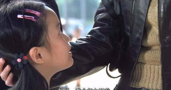 陈永仁遇到了may在接女儿放学回家,这个时候陈永仁问了一句女儿几岁了