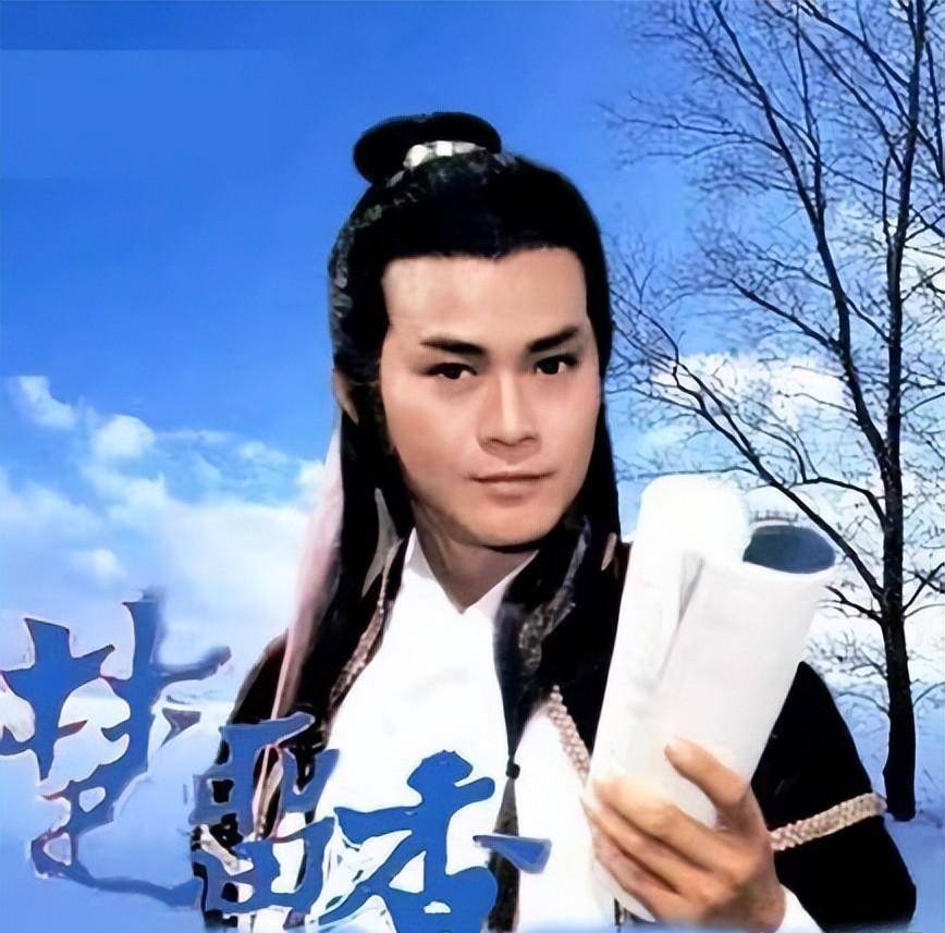 郑少秋扮演的楚留香一夜之间成为全民偶像,尤其是他手拿折扇的样子,太