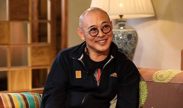 武打巨星李连杰公开亮相,身材消瘦面部衰老,就像是年迈的老爷爷_成龙