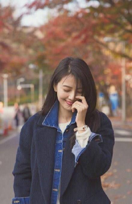 高圆圆产后复出,脸蛋虽稍显圆润,但她的嘴角上扬却满是幸福_赵又廷