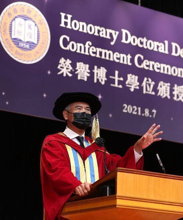 66岁周润发第3次获得荣誉博士,头发花白满脸皱纹_观众_形象_英雄